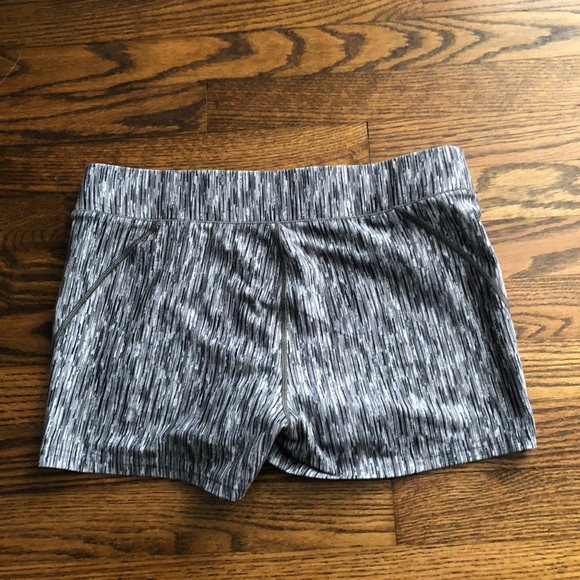 Reebok Shorts L - Picture 2 of 3